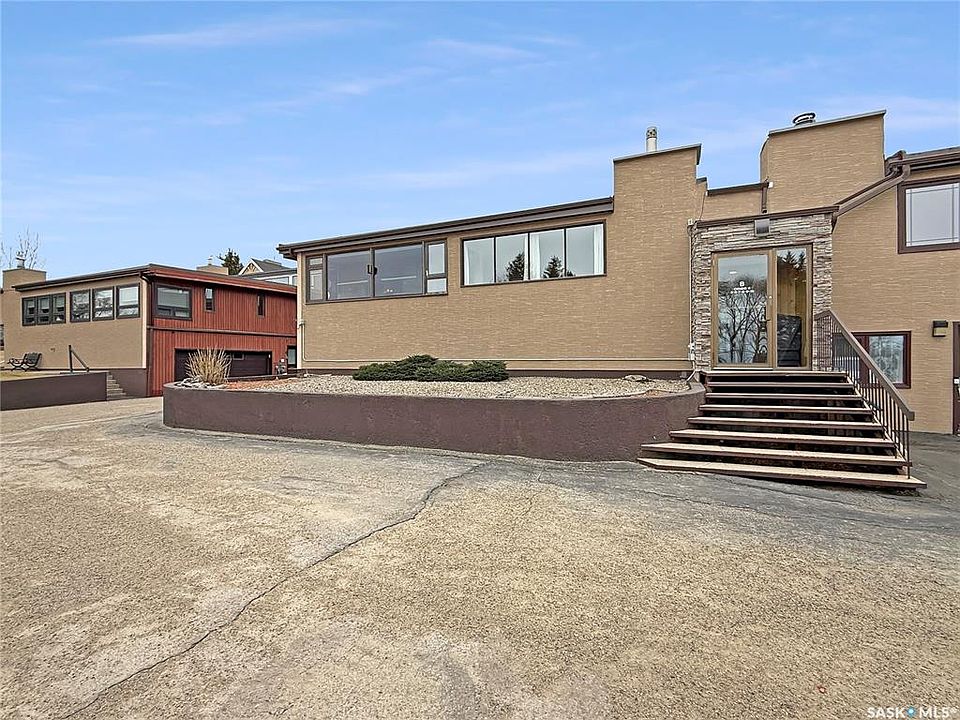 1st image of UNIT 8-275 Alpine CRESCENT