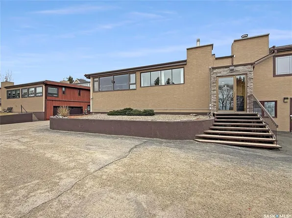 UNIT 8-275 Alpine CRESCENT, Swift Current, SK S9H 4T5