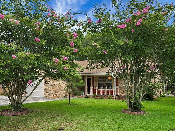 3rd image of 303 E Pandora Dr