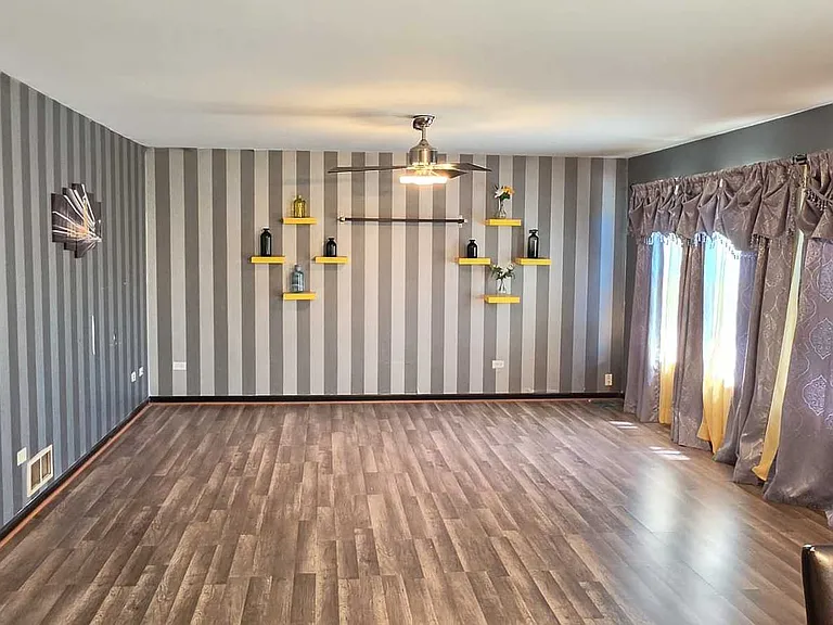 2416 Boxwood Ln — Photo 11