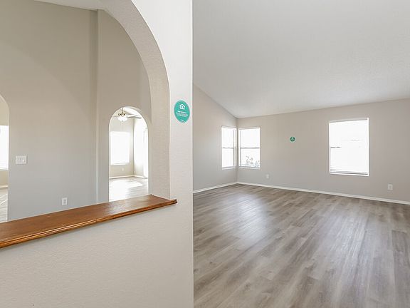 4th image of 8438 W Corrine Dr