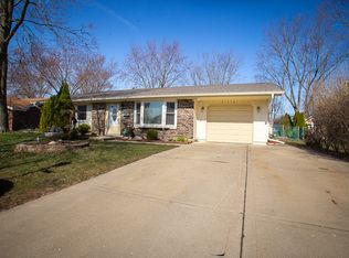 512 Slingerland Dr, Schaumburg, IL 60193