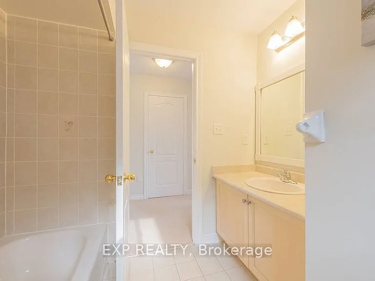 8 Rampart Cres — Photo 21