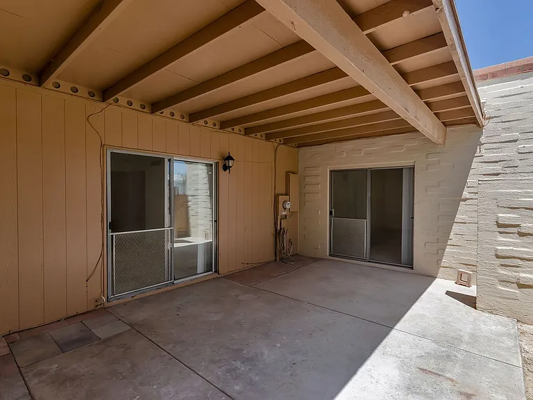 2720 N Beverly Ave — Photo 4