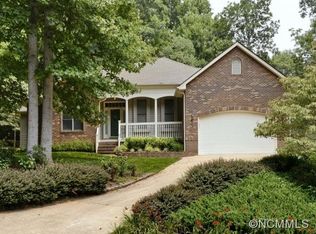 6 Oak Hollow Dr, Asheville, NC 28805