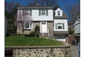 19 Whitman St photo 1