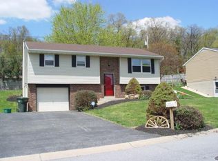 3142 Greenridge Dr, Lancaster, PA 17601