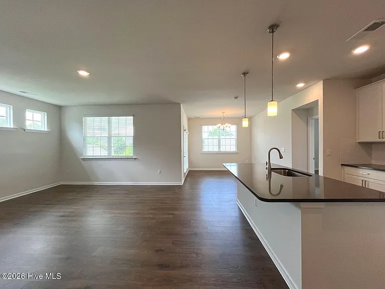 512 Ragapple Ln — Photo 3