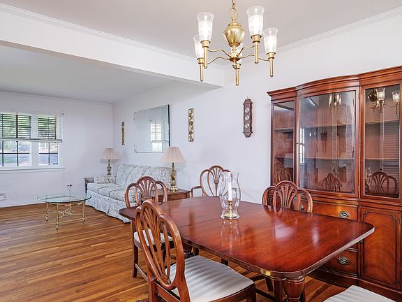 3rd image of 69 Tower Hill Dr