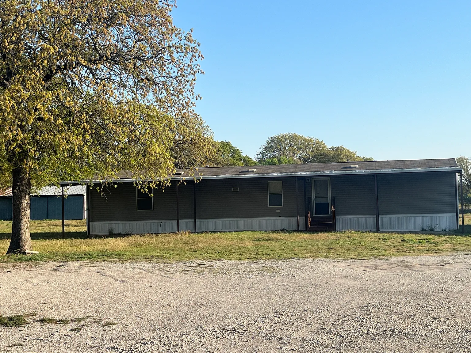 7370 Goodman Ln — Photo 2