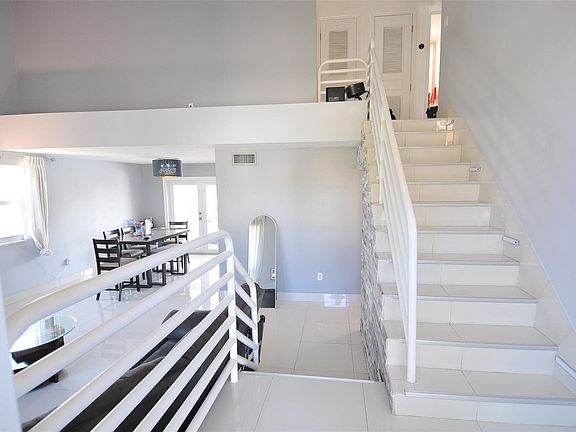 3rd image of 16070 SW 89th Avenue Road