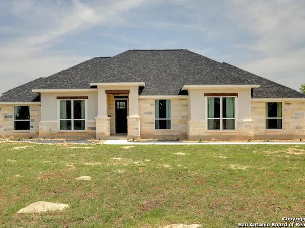 701 VAQUERO DR, Pipe Creek, TX 78063