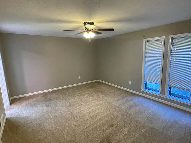 1738 E Churchill Downs Rd — Photo 13