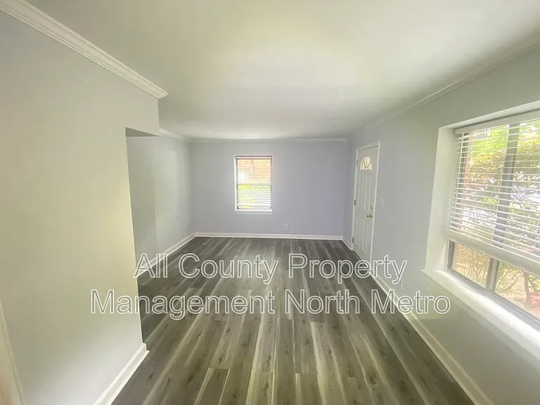 702 Argonne Ave NE #1 — Photo 10