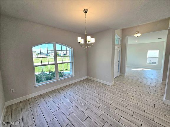 4th image of 302 NW 20th St