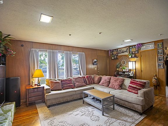 4th image of 501 Division Ave