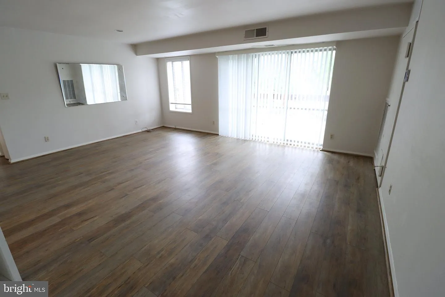2 bed, 1.0 bath, 856 sqft, $1,800 — Photo 4