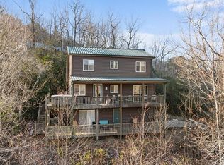 542 Tessentee Woods Rd, Franklin, NC 28734