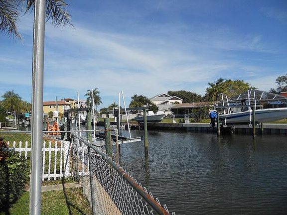 3rd image of 5541 Bayou Grande Blvd NE
