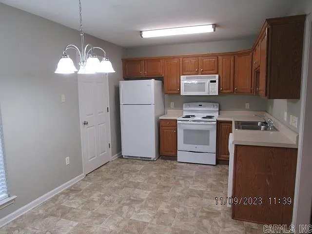 3 bed, 2.0 bath, 1236 sqft, $1,400 — Photo 2