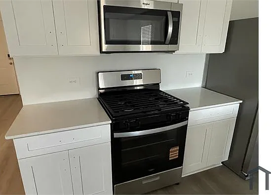 6 bed, 2406 sqft, $4,195 — Photo 4