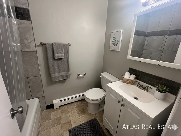 312 W Alabama Ave — Photo 4