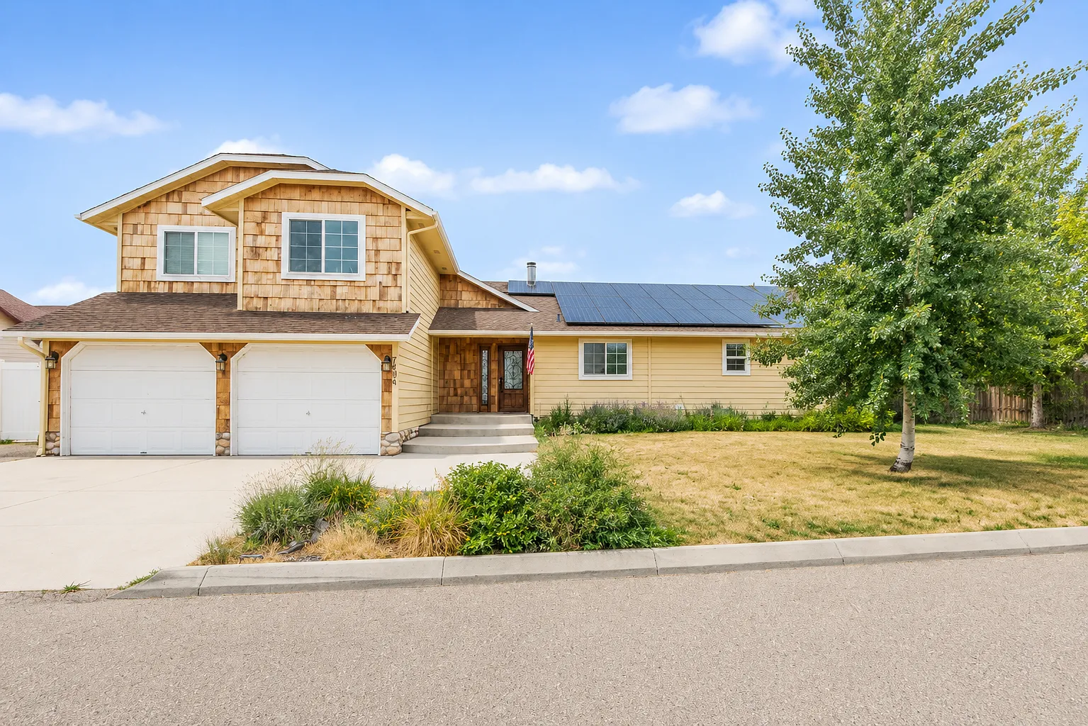 4 bed, 3.0 bath, 3021 sqft, $2,600 — Photo 1