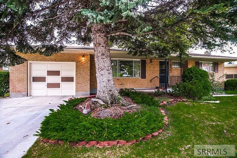 1st image of 332 Pinon Dr
