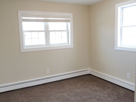 4th image of 635 Cumberland Dr
