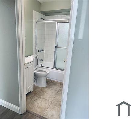 2nd image of 6638 Macarthur Blvd #17