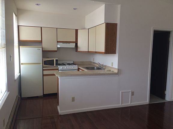 2nd image of 1912 Fairmount Ave APT 2F