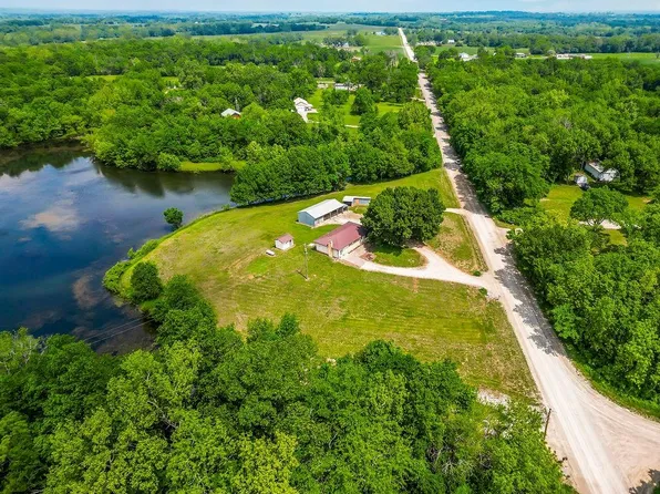 3904 Louisiana Rd, Ottawa, KS 66067
