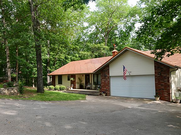 2nd image of 275 Lillian Ln