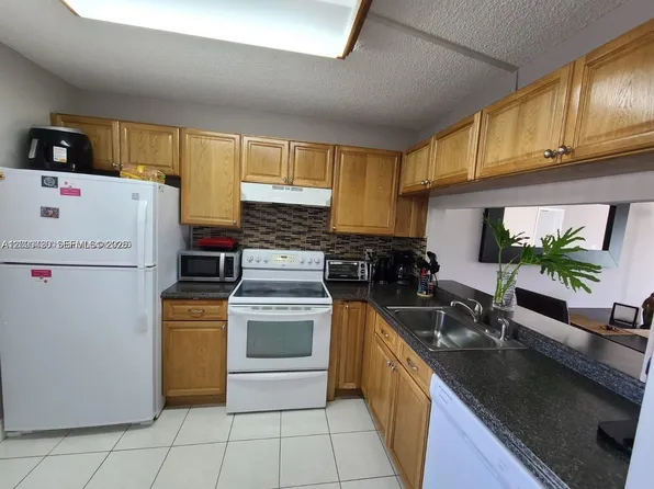 165 NW 93rd Ave #102, Hollywood, FL 33024
