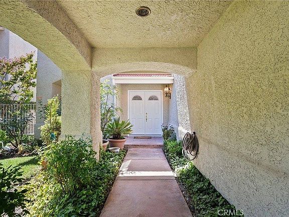 3rd image of 25363 Irving Ln