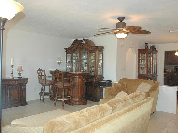 5th image of 1889 Seclusion Dr