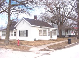 801 E 4th St, Beardstown, IL 62618