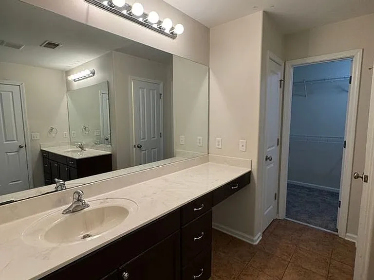 670 Summer Hill Way — Photo 11