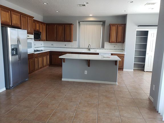 3rd image of 7225 Lansbrook Ave