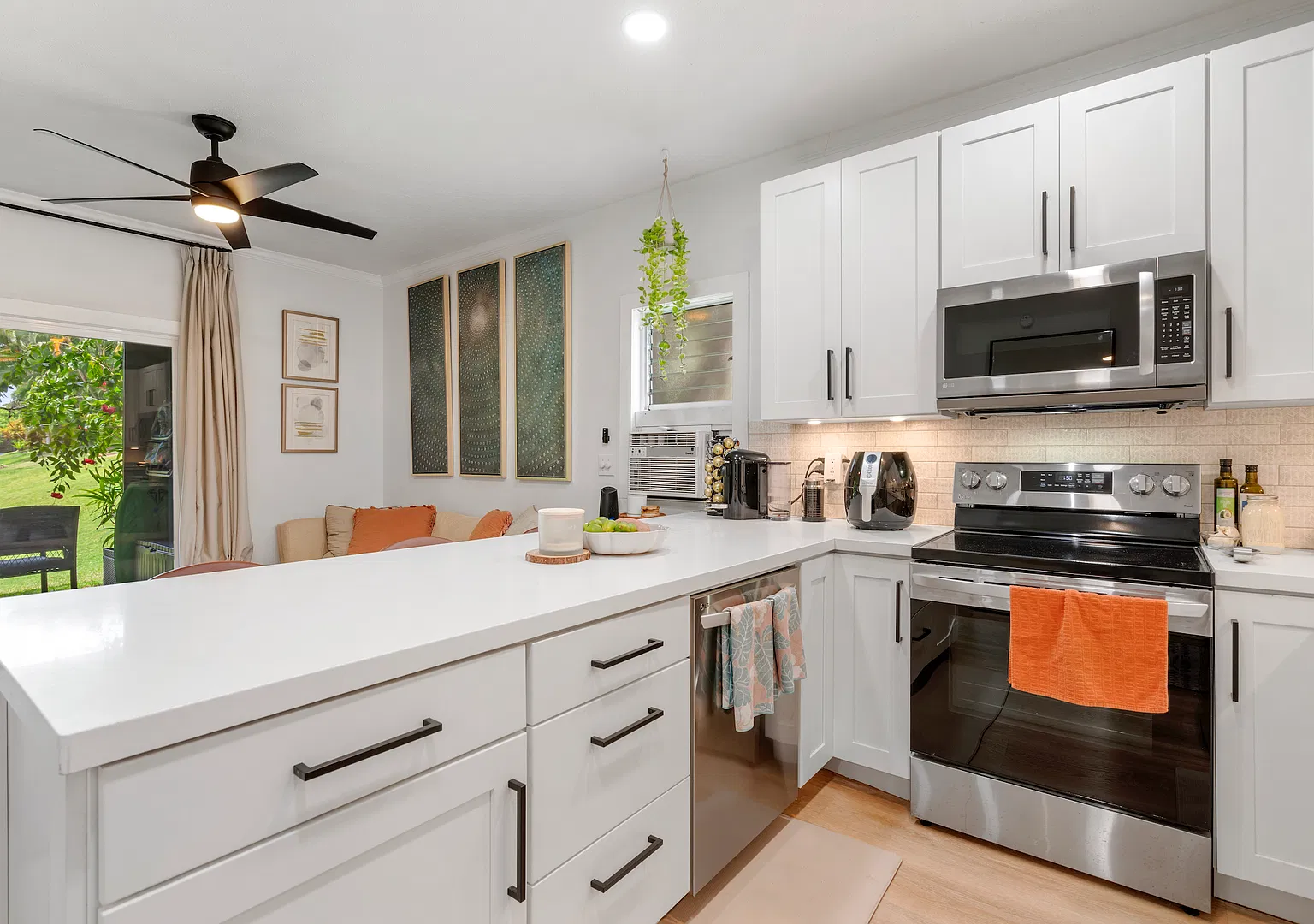 Beautiful 2 bed 1 bath Pohailani Condo — Photo 2