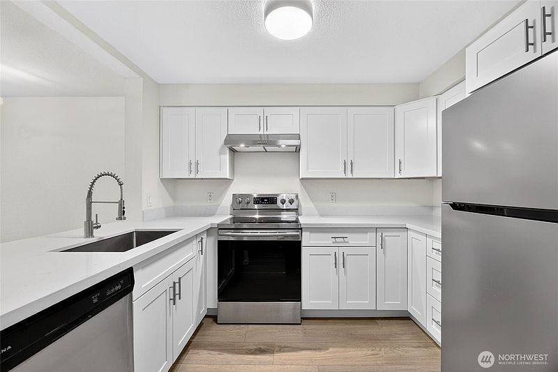 5th image of 1300 W Boston Street #13