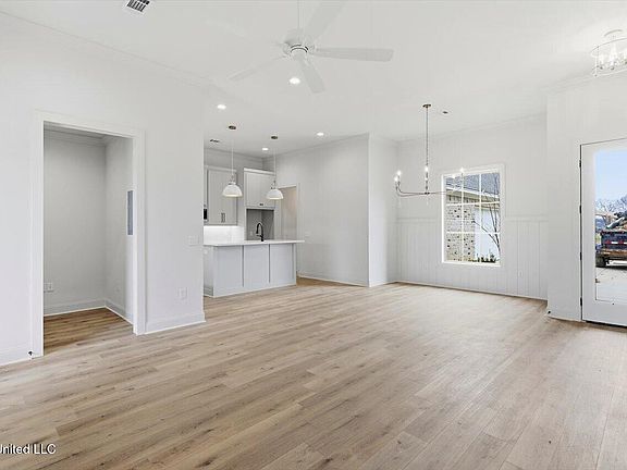 5th image of 532 Baleigh Way