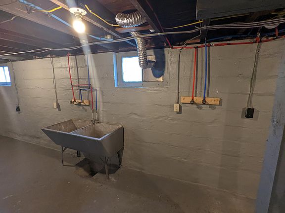 3rd image of 4415 Pearse Ave #1