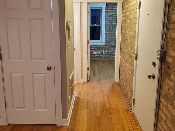 4th image of 4936.5 N Winthrop Ave #3E