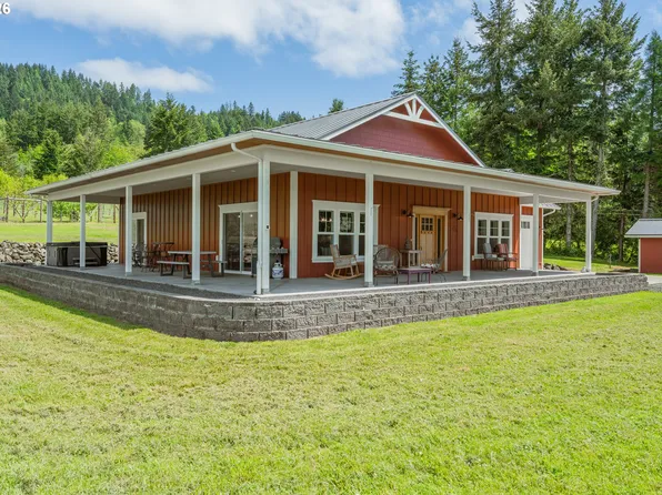 1552 Azalea Dr, Elkton, OR 97436