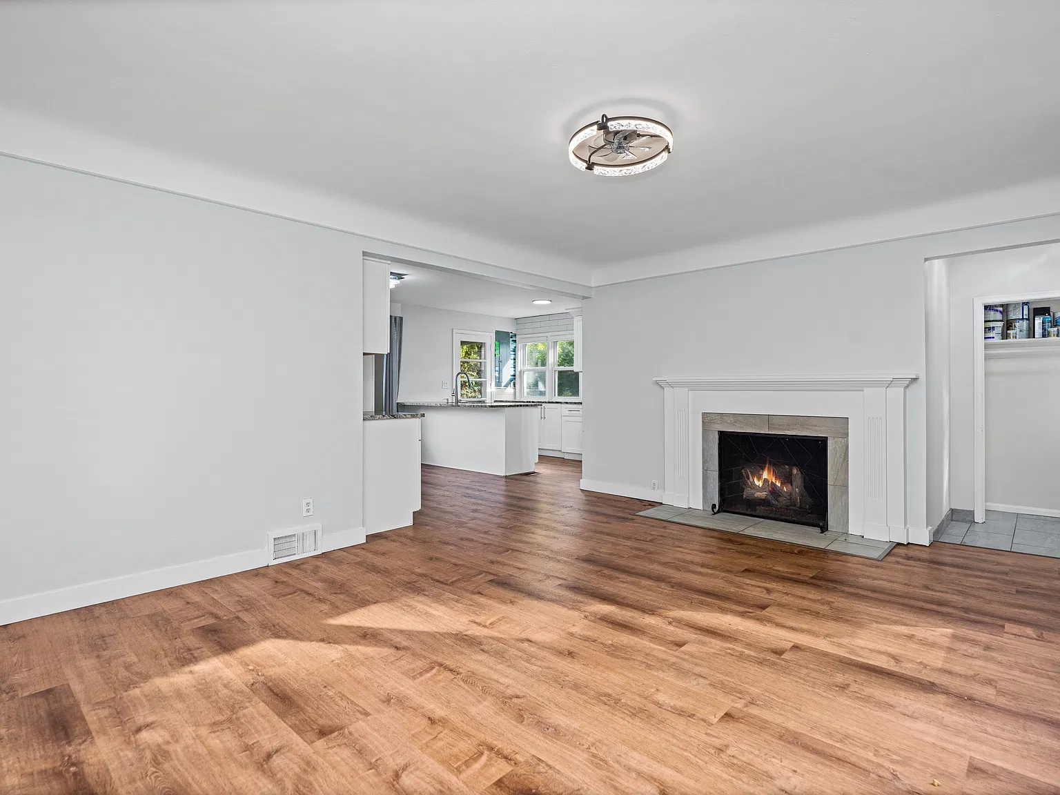 3 bed, 1202 sqft, $2,300 — Photo 4