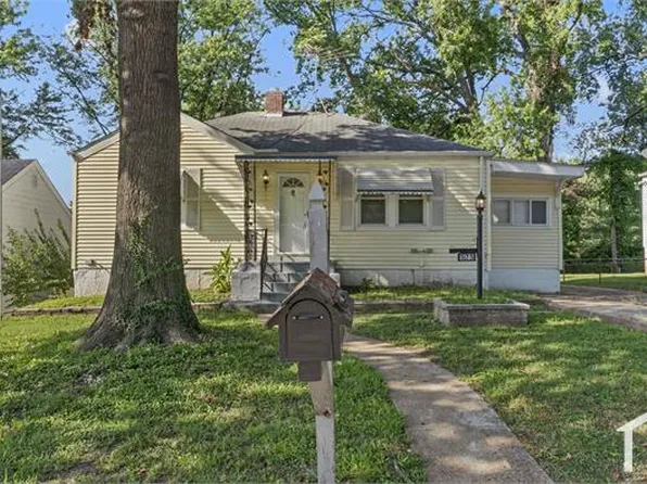 575 Glorose Dr, Saint Louis, MO 63137