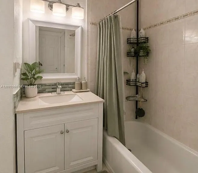 340 E 5th St #202 — Photo 16