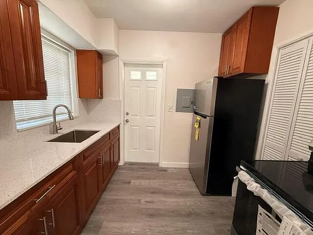2802 SW 36th Ave — Photo 2