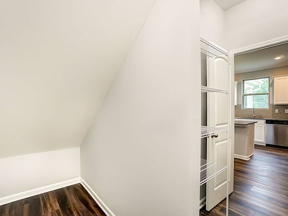 Photo representation of the Logan plan. Colors, finishes and options will vary.